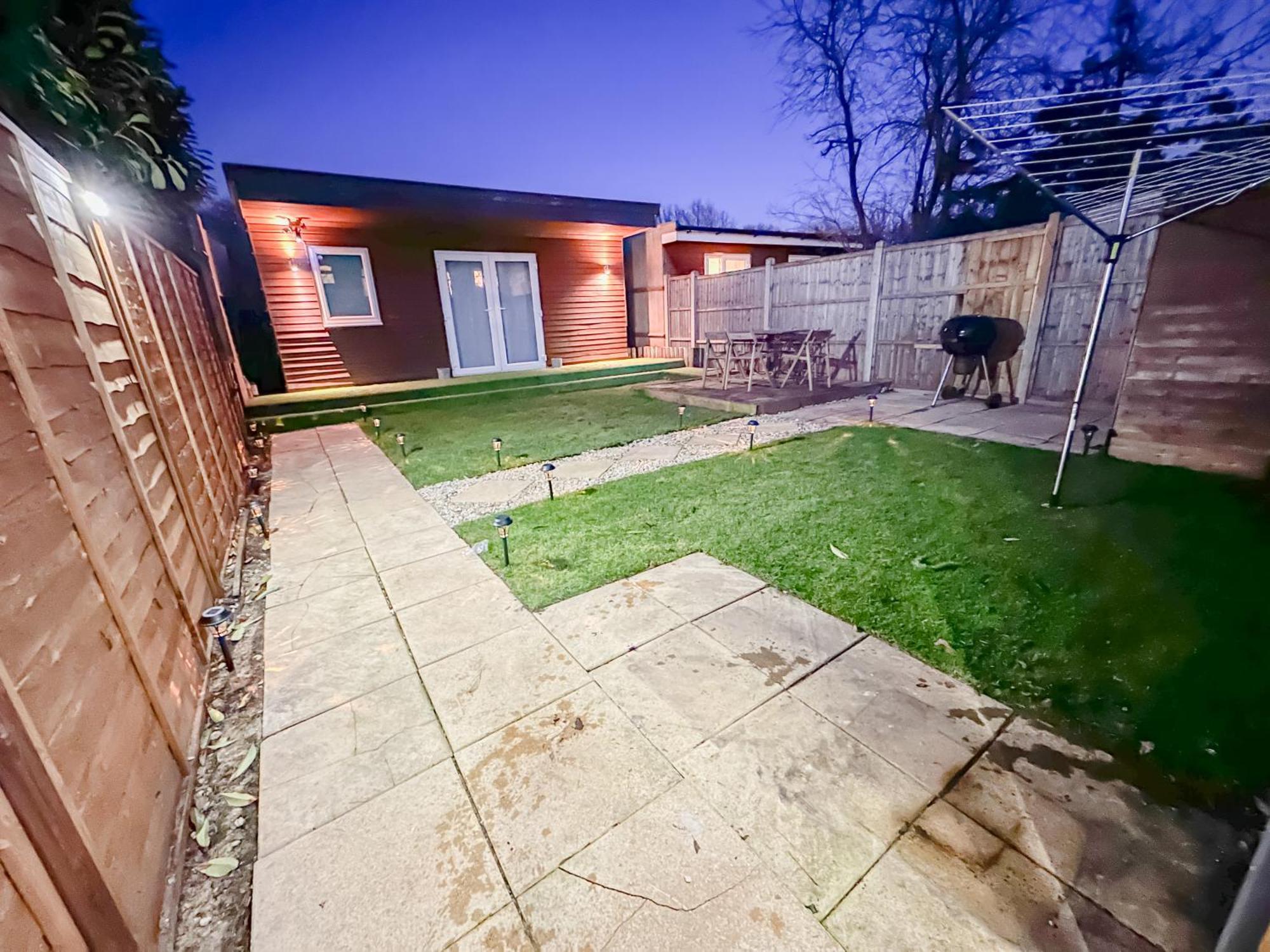 Stunning Studio Garden House - Free Wifi & Parking Hendon Exterior photo